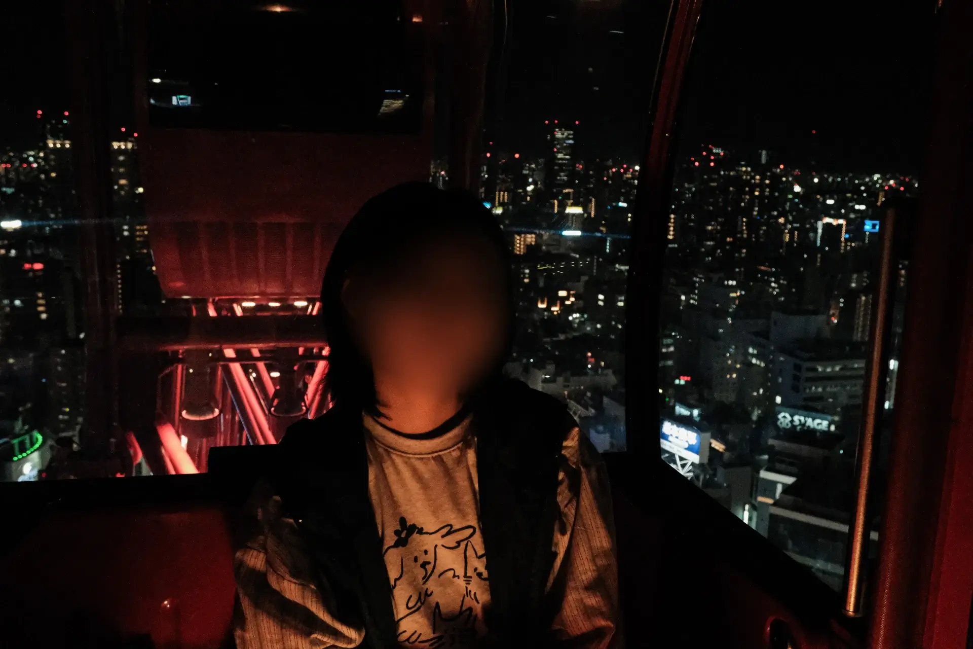 오사카-헵파이브-관람차-야경과-함께-사진-찰칵